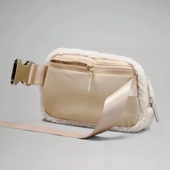 NWT Wear Everywhere Lululemon Belt Bag - Picture 4 of 9